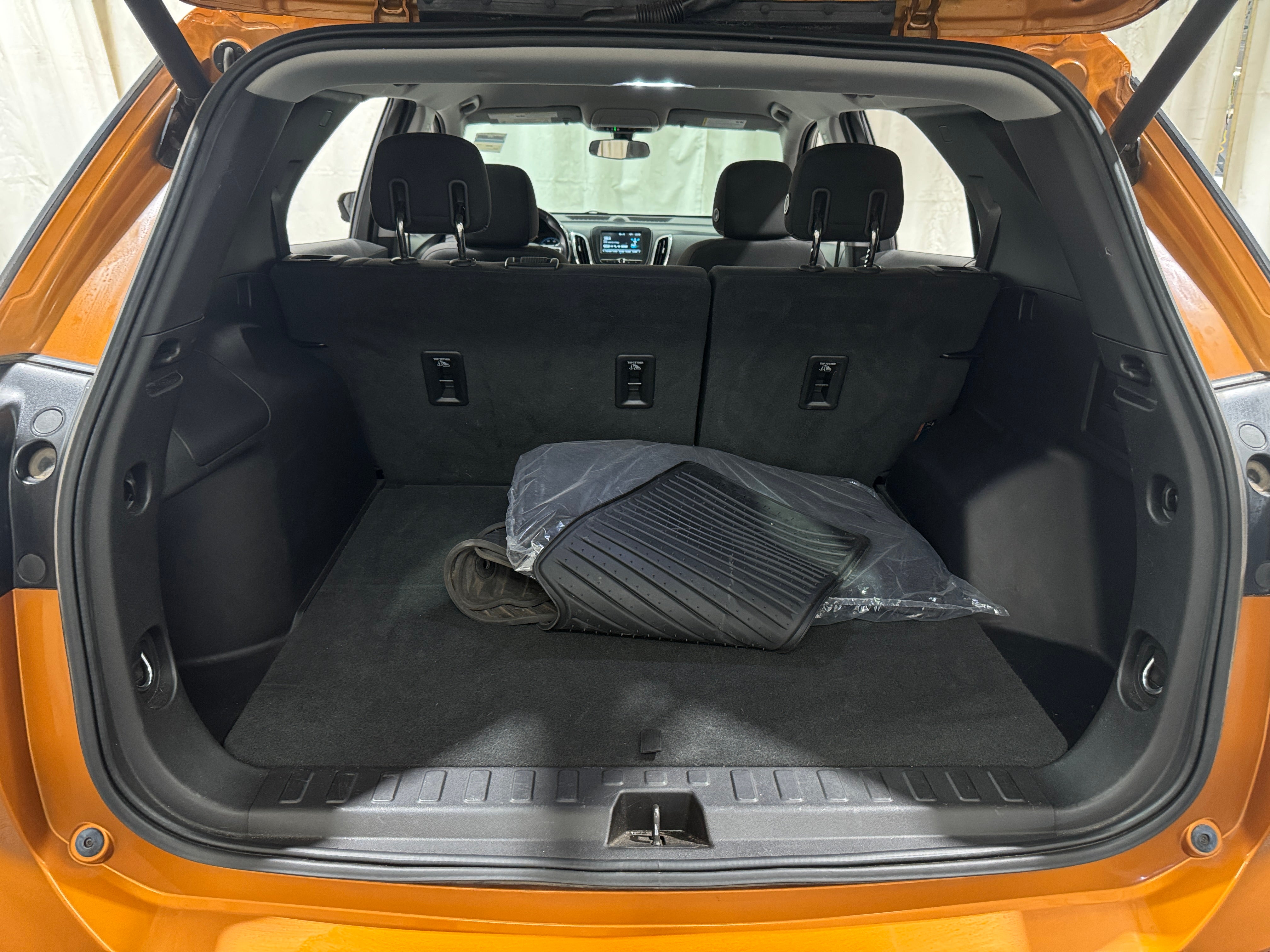 Used 2018 Chevrolet Equinox LT with VIN 2GNAXJEV6J6222214 for sale in South Chesterfield, VA