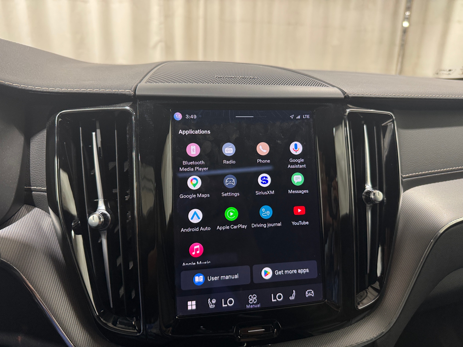 Thumbnail: 2022 Volvo XC60 - 3