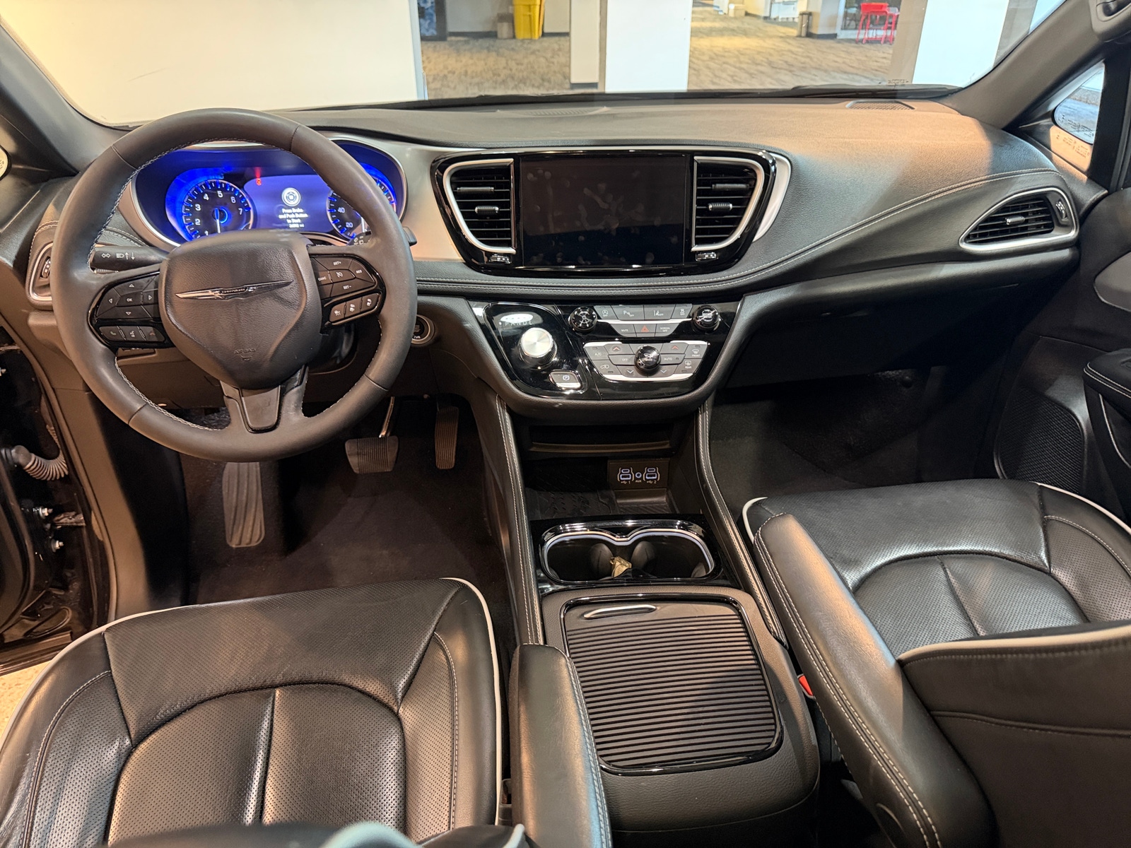 Thumbnail: 2025 Chrysler Pacifica - 3