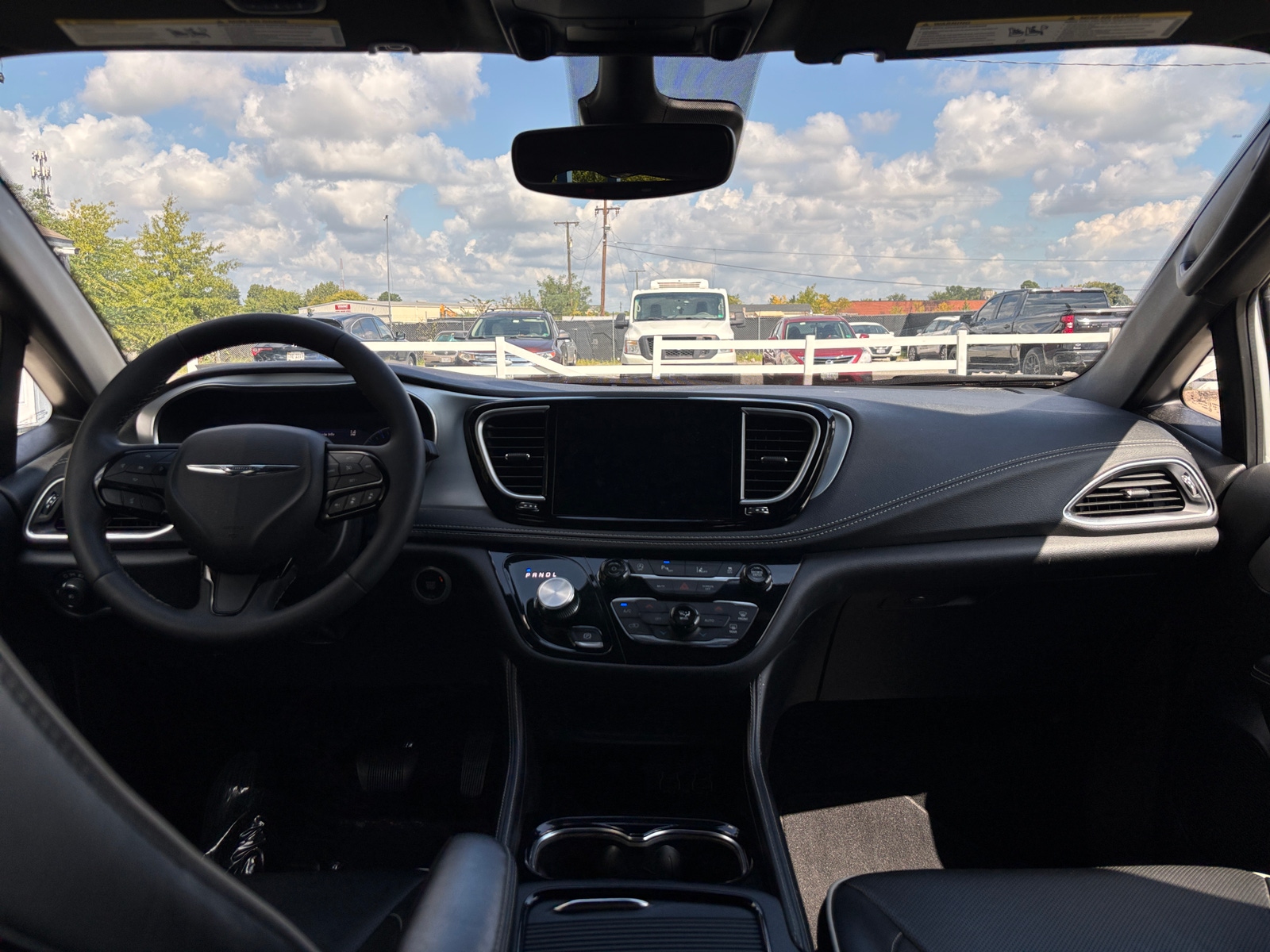 Thumbnail: 2025 Chrysler Pacifica - 3