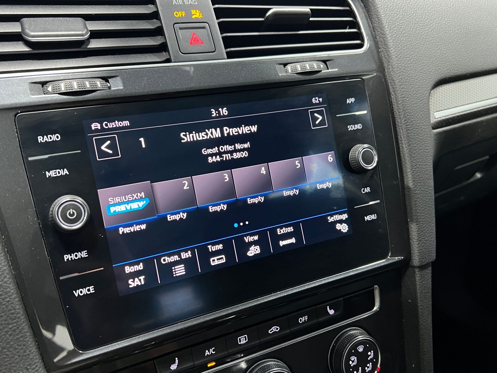 Thumbnail: 2019 Volkswagen Golf - 4