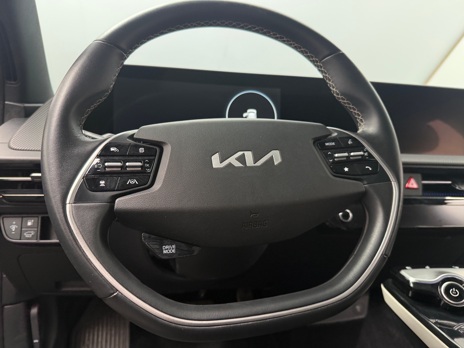 Thumbnail: 2022 Kia EV6 - 4
