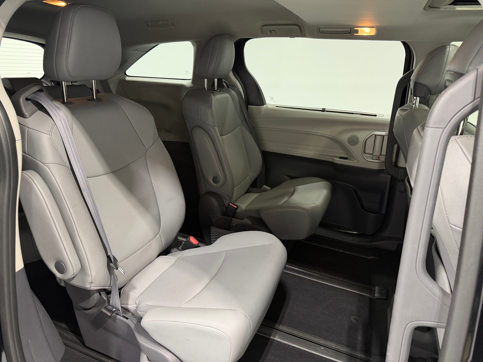 Thumbnail: 2021 Toyota Sienna - 5