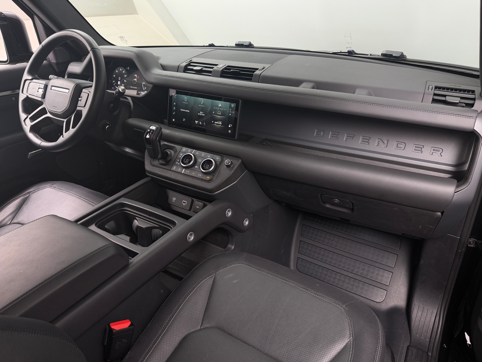 Thumbnail: 2024 Land Rover Defender - 3
