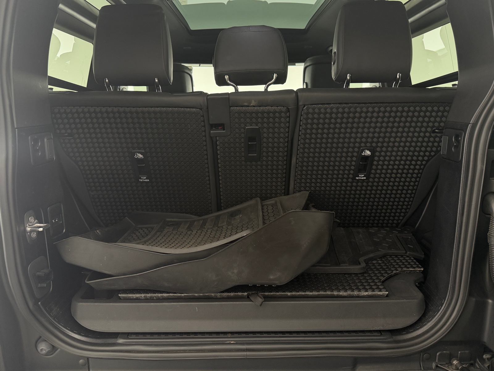 Thumbnail: 2024 Land Rover Defender - 7