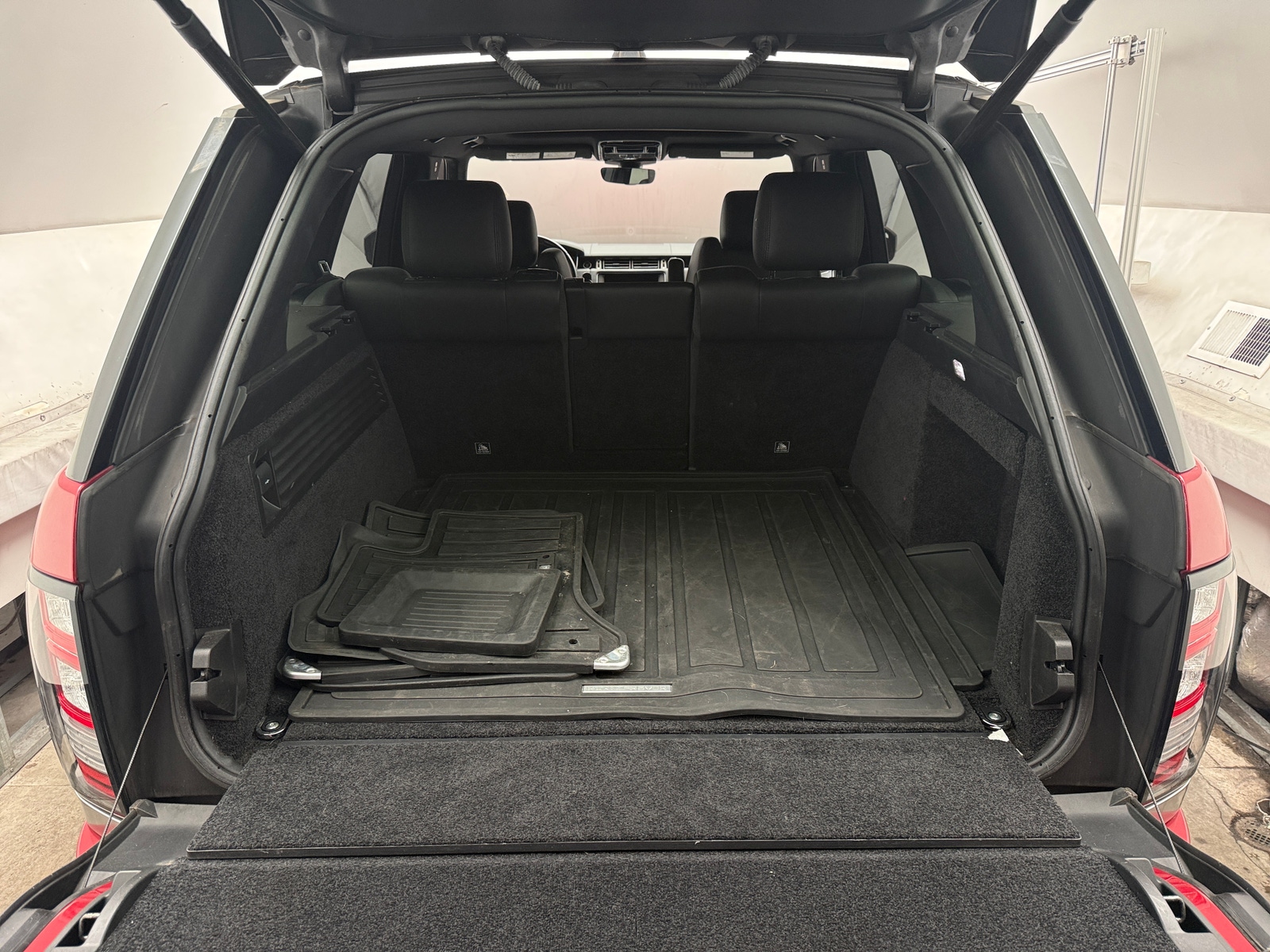 Thumbnail: 2017 Land Rover Range Rover - 6
