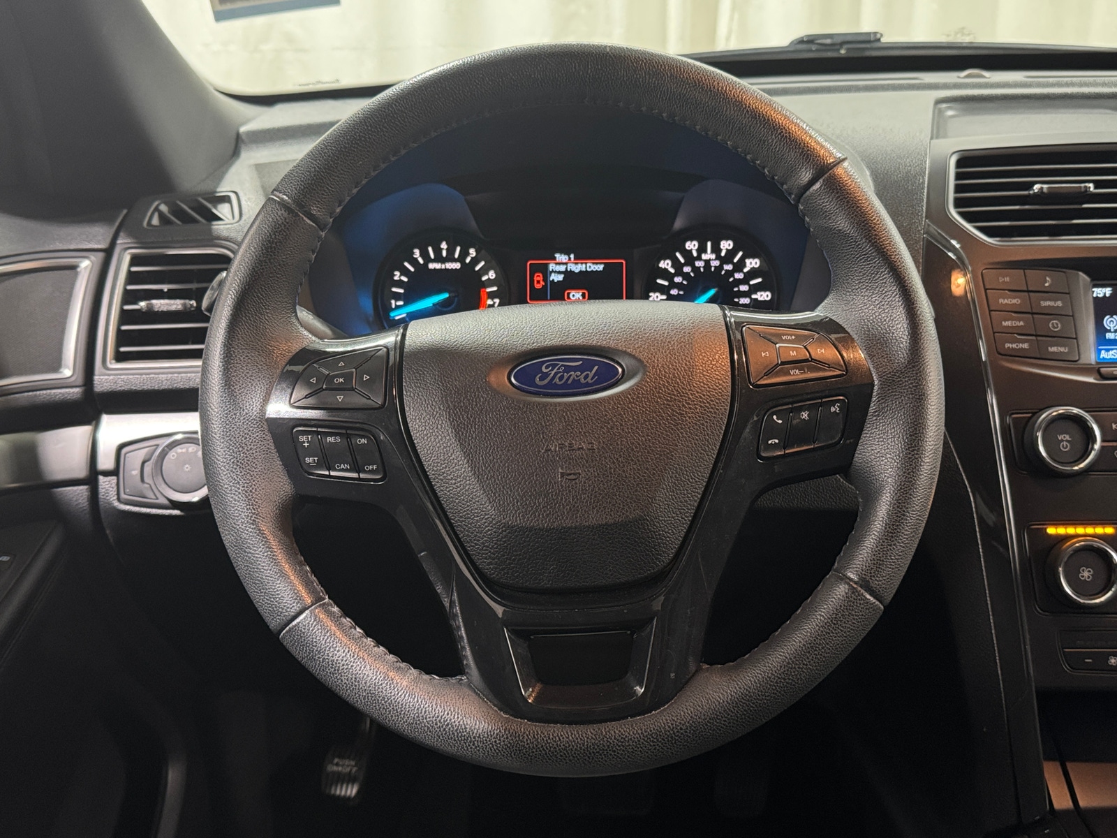 Thumbnail: 2018 Ford Explorer - 5