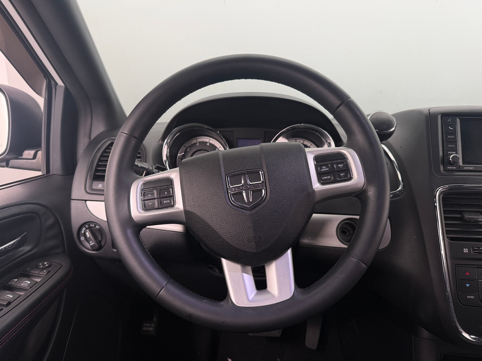 Thumbnail: 2016 Dodge Grand Caravan - 4