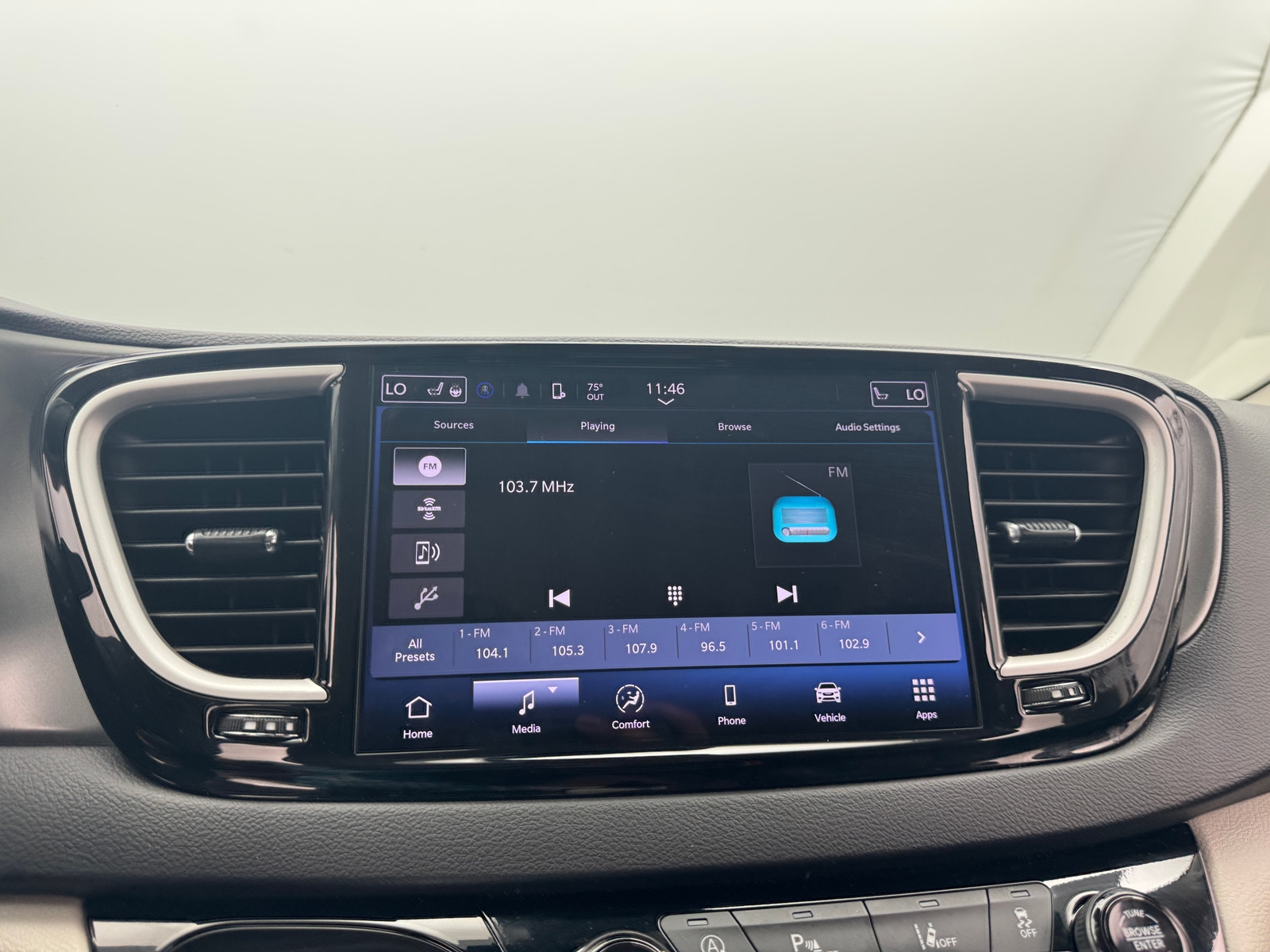 Thumbnail: 2024 Chrysler Pacifica - 3