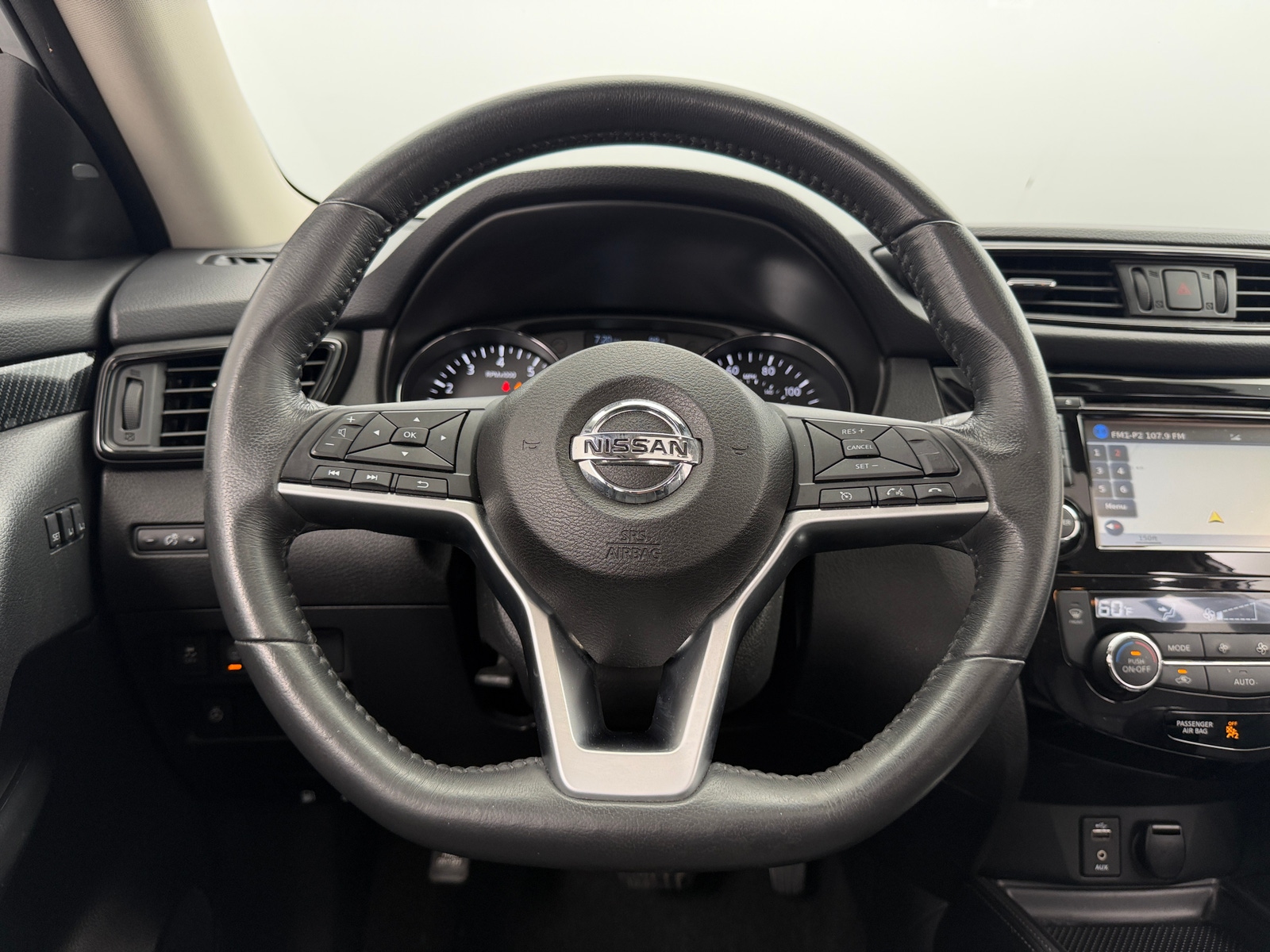 Thumbnail: 2017 Nissan Rogue - 4
