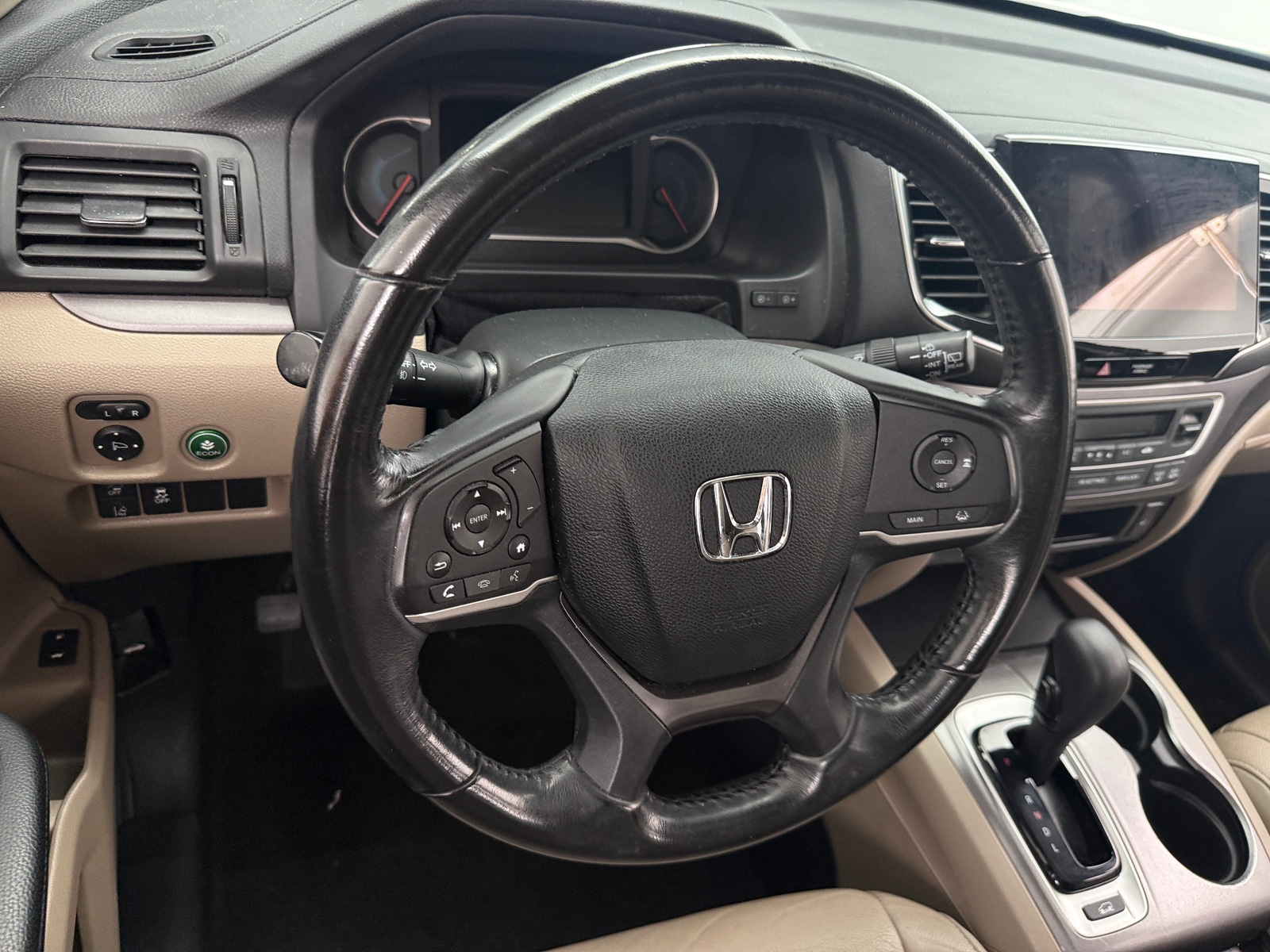 Thumbnail: 2019 Honda Pilot - 4