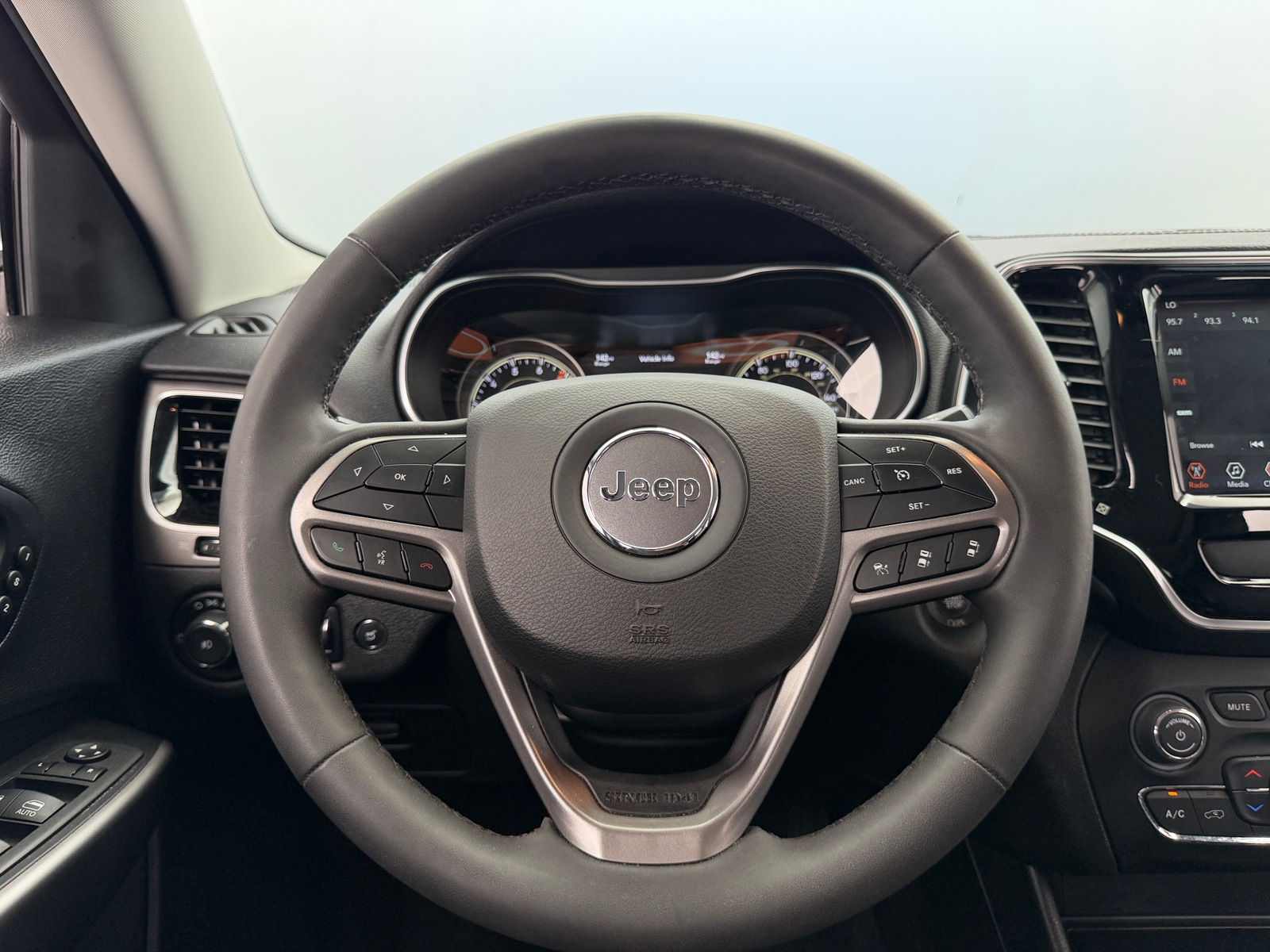 Thumbnail: 2022 Jeep Cherokee - 4