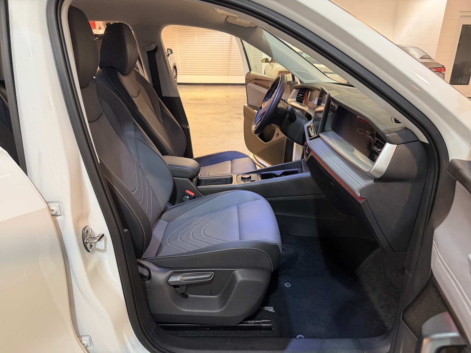 Thumbnail: 2026 Volkswagen Tiguan - 2