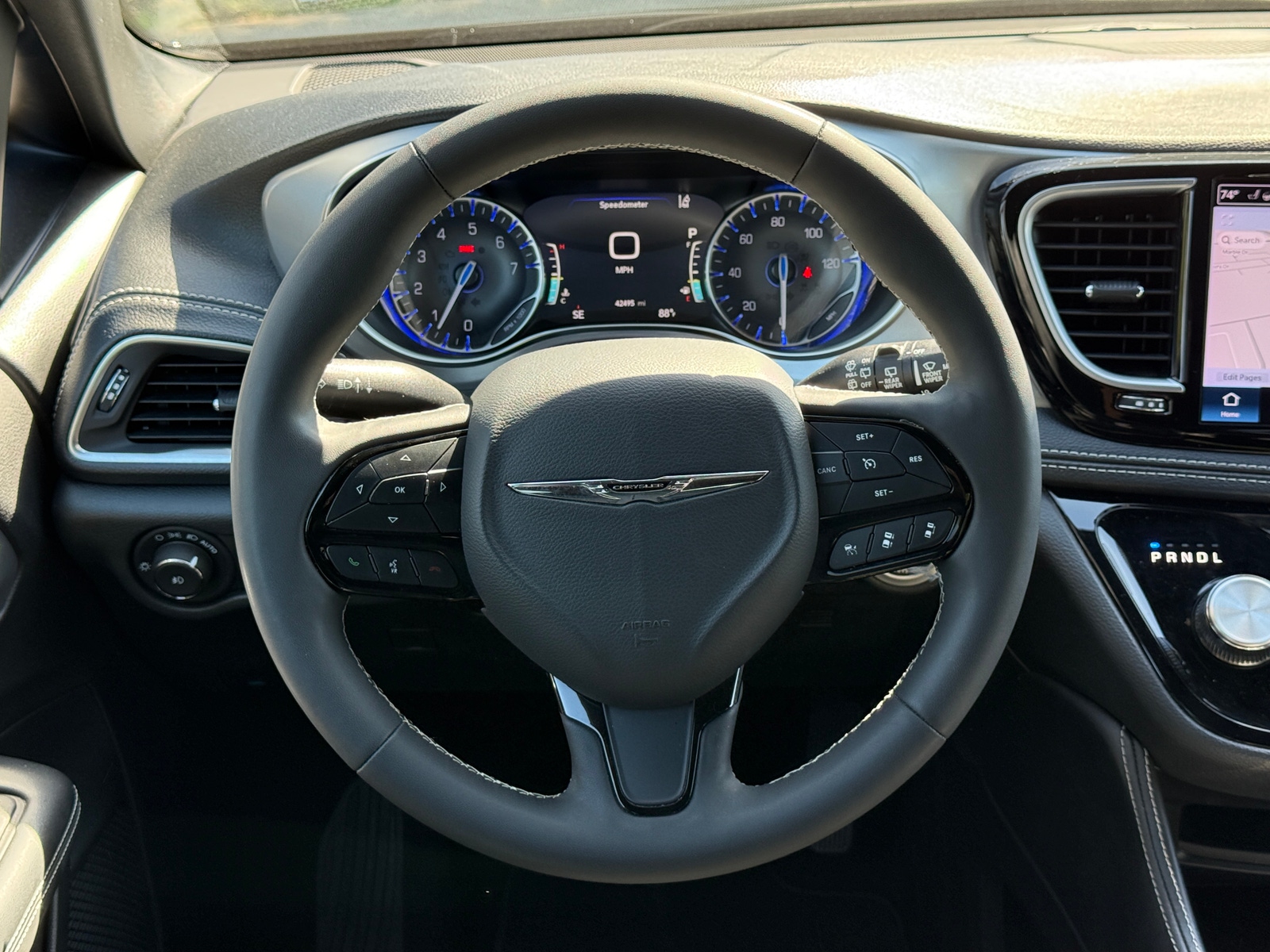 Thumbnail: 2025 Chrysler Pacifica - 4