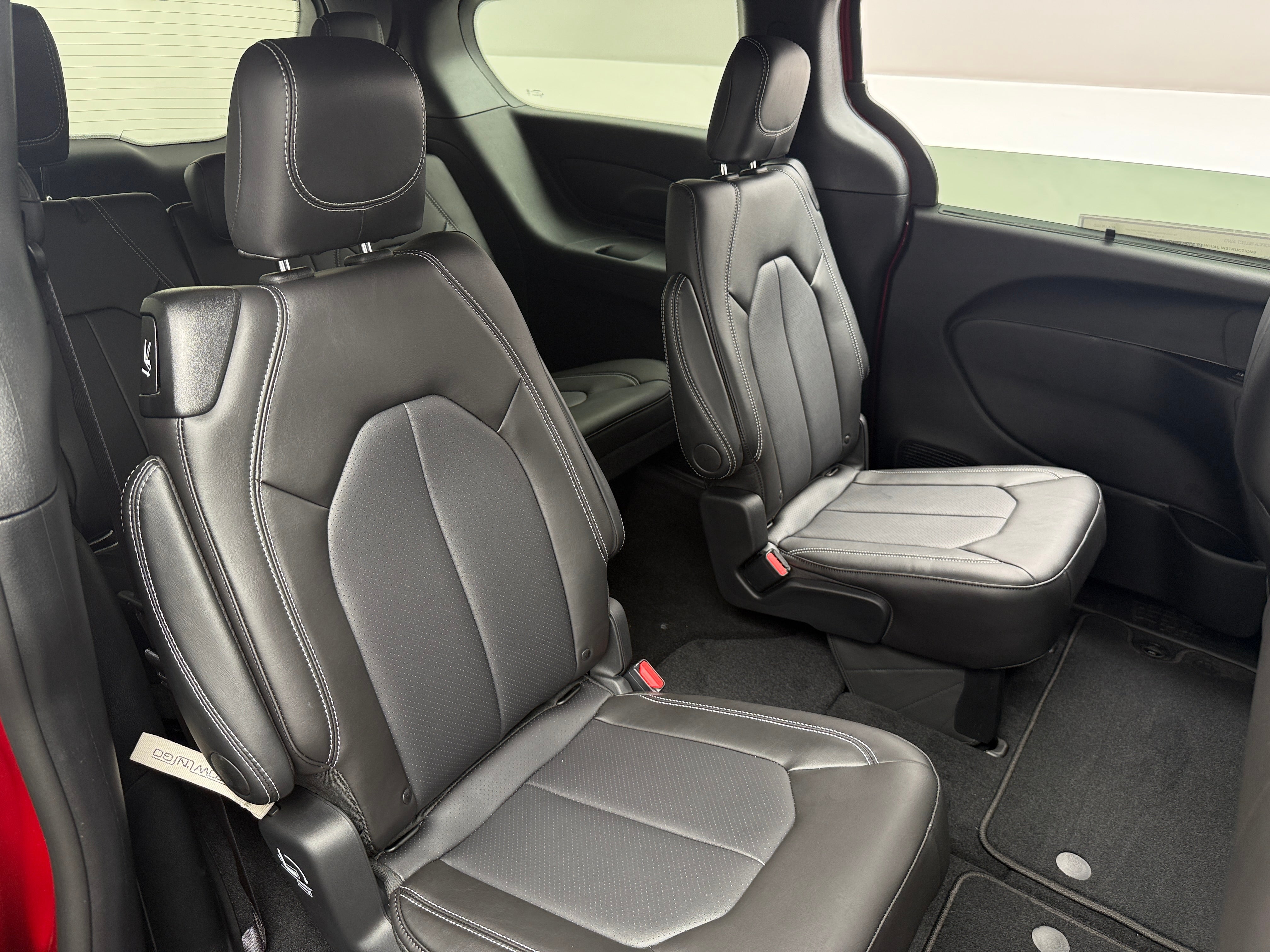 2027 Chrysler Pacifica Select