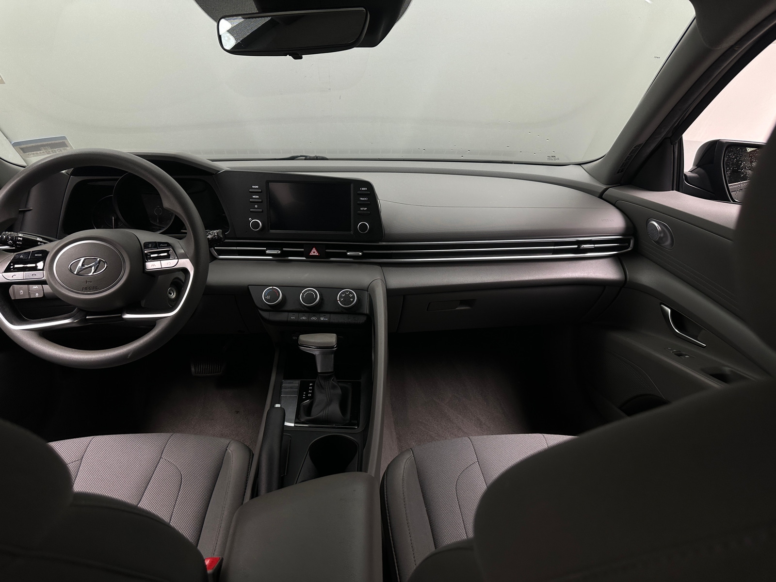 Thumbnail: 2022 Hyundai Elantra - 3