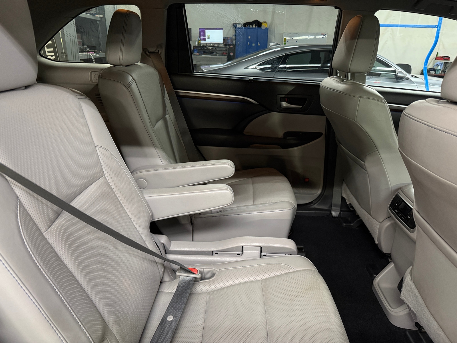 Thumbnail: 2015 Toyota Highlander - 5