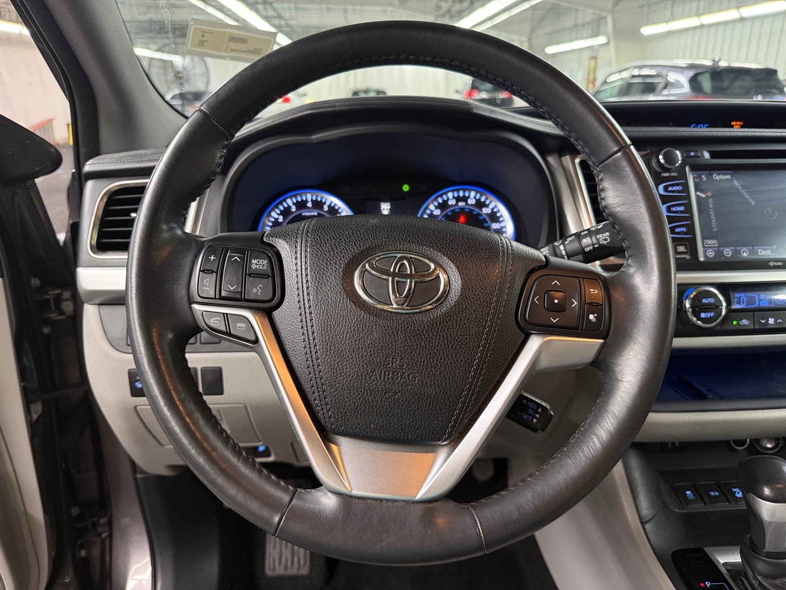 Thumbnail: 2015 Toyota Highlander - 4
