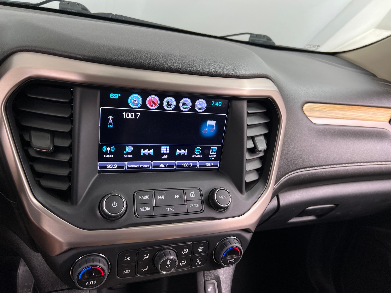 Thumbnail: 2017 GMC Acadia - 3