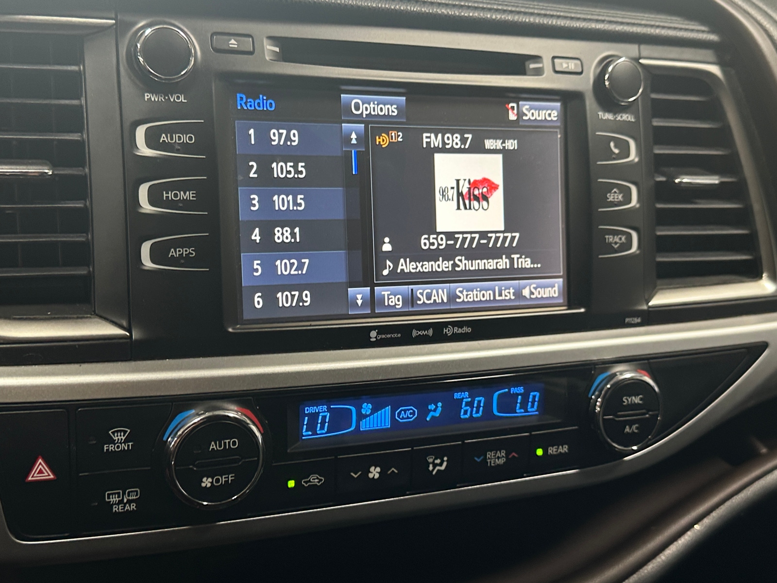 Thumbnail: 2016 Toyota Highlander - 3