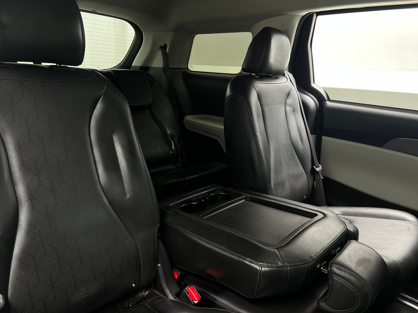 Thumbnail: 2023 Kia Carnival - 5