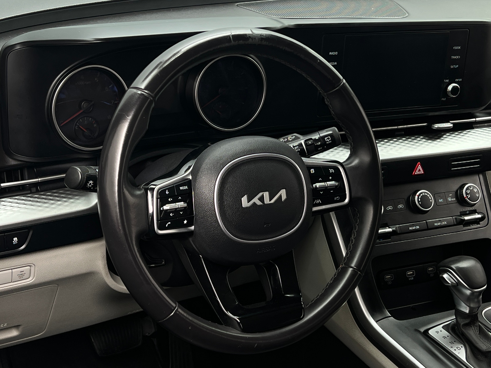 Thumbnail: 2023 Kia Carnival - 4