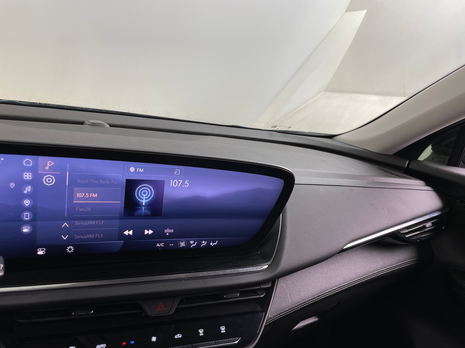 Thumbnail: 2024 Buick Envision - 3