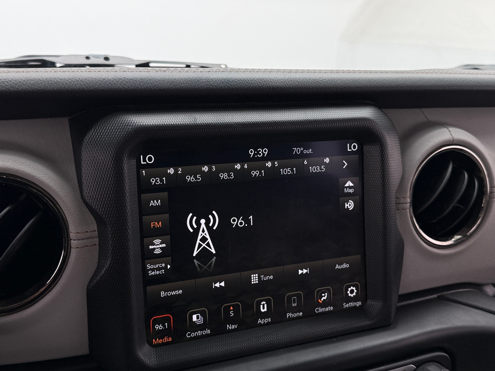 Thumbnail: 2022 Jeep Wrangler - 3