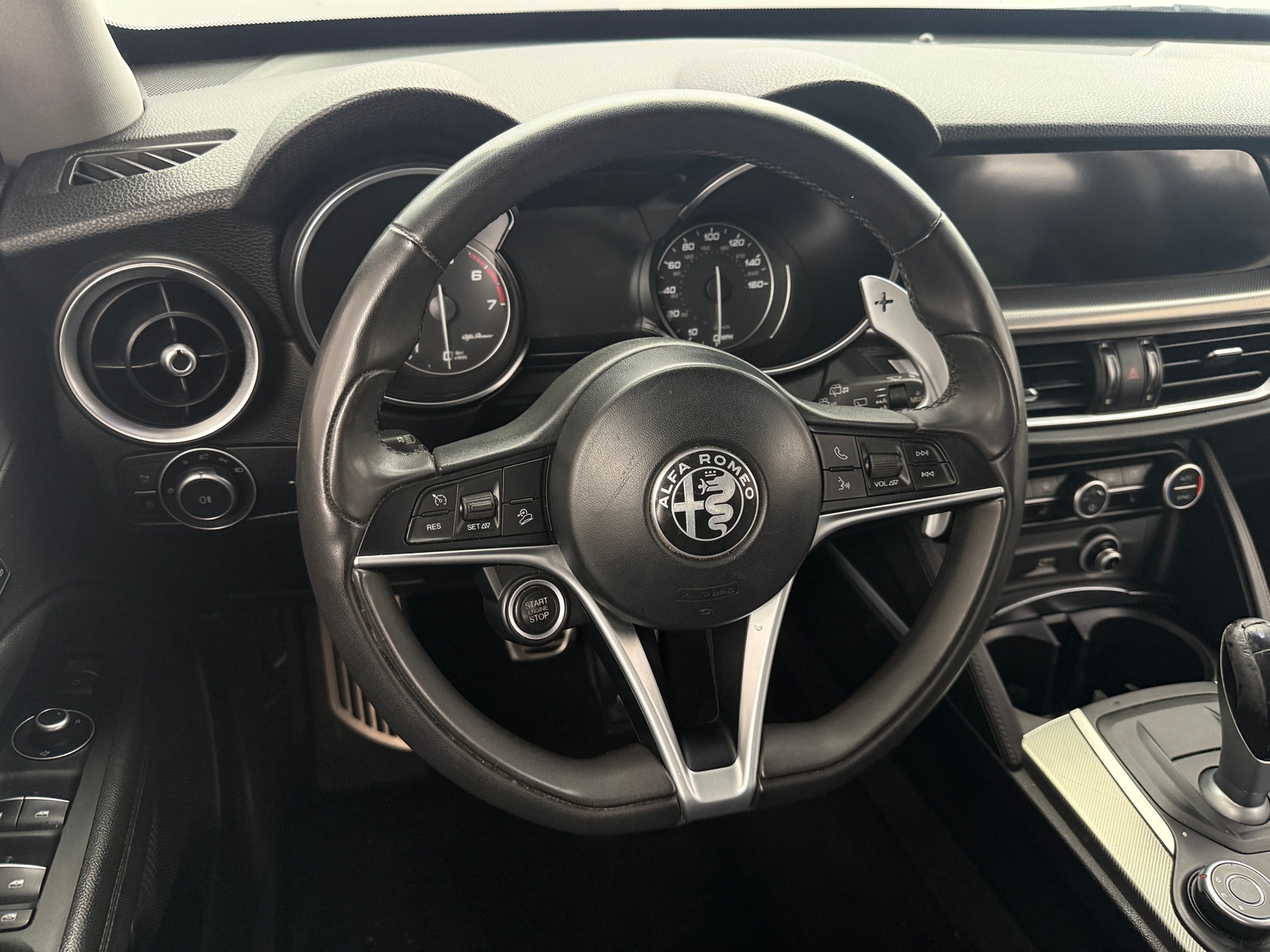 Thumbnail: 2018 Alfa Romeo Stelvio - 4