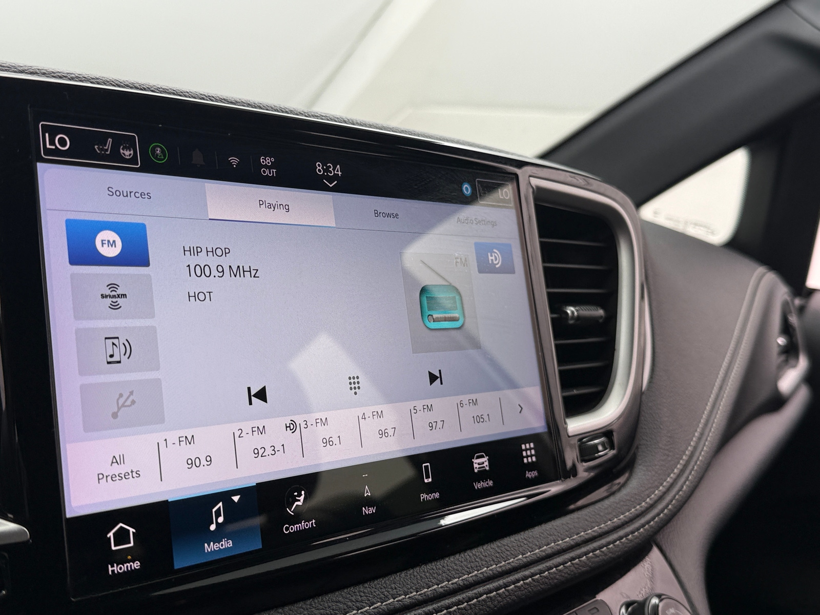 Thumbnail: 2024 Chrysler Pacifica - 3