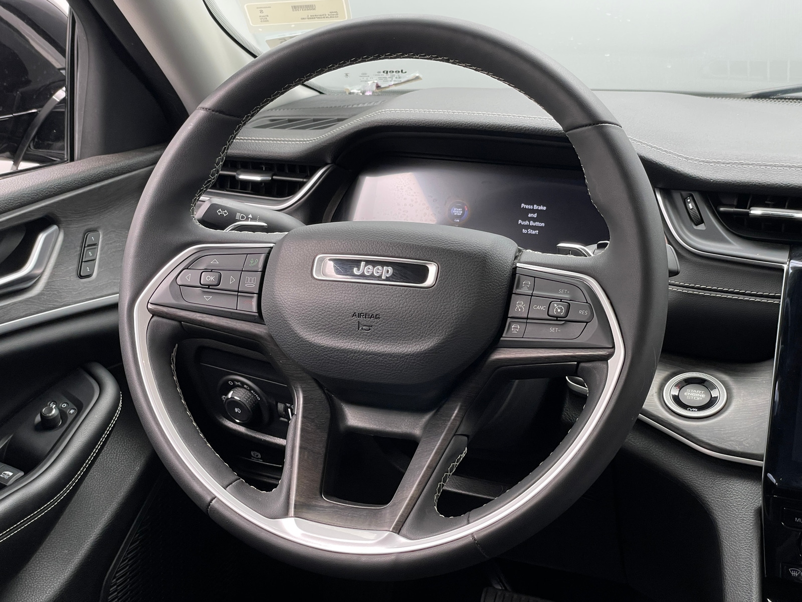 Thumbnail: 2023 Jeep Grand Cherokee L - 4