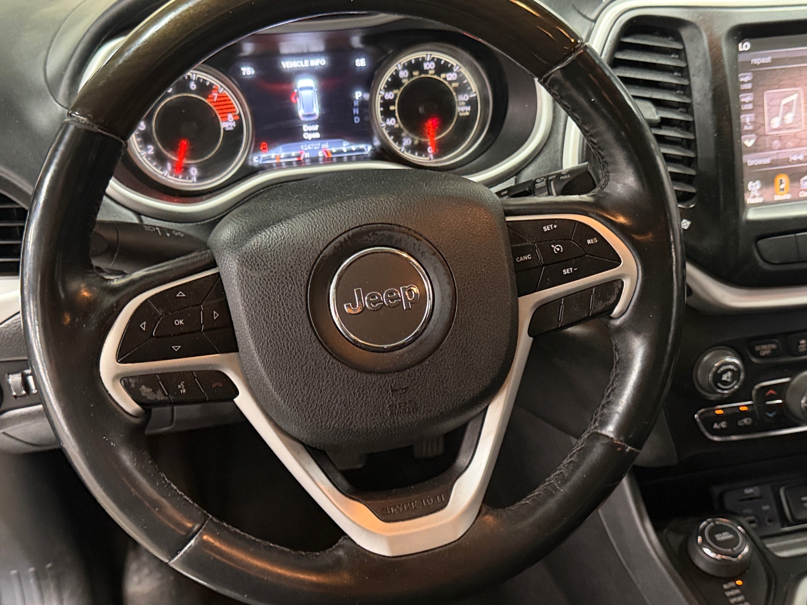 Thumbnail: 2018 Jeep Cherokee - 4