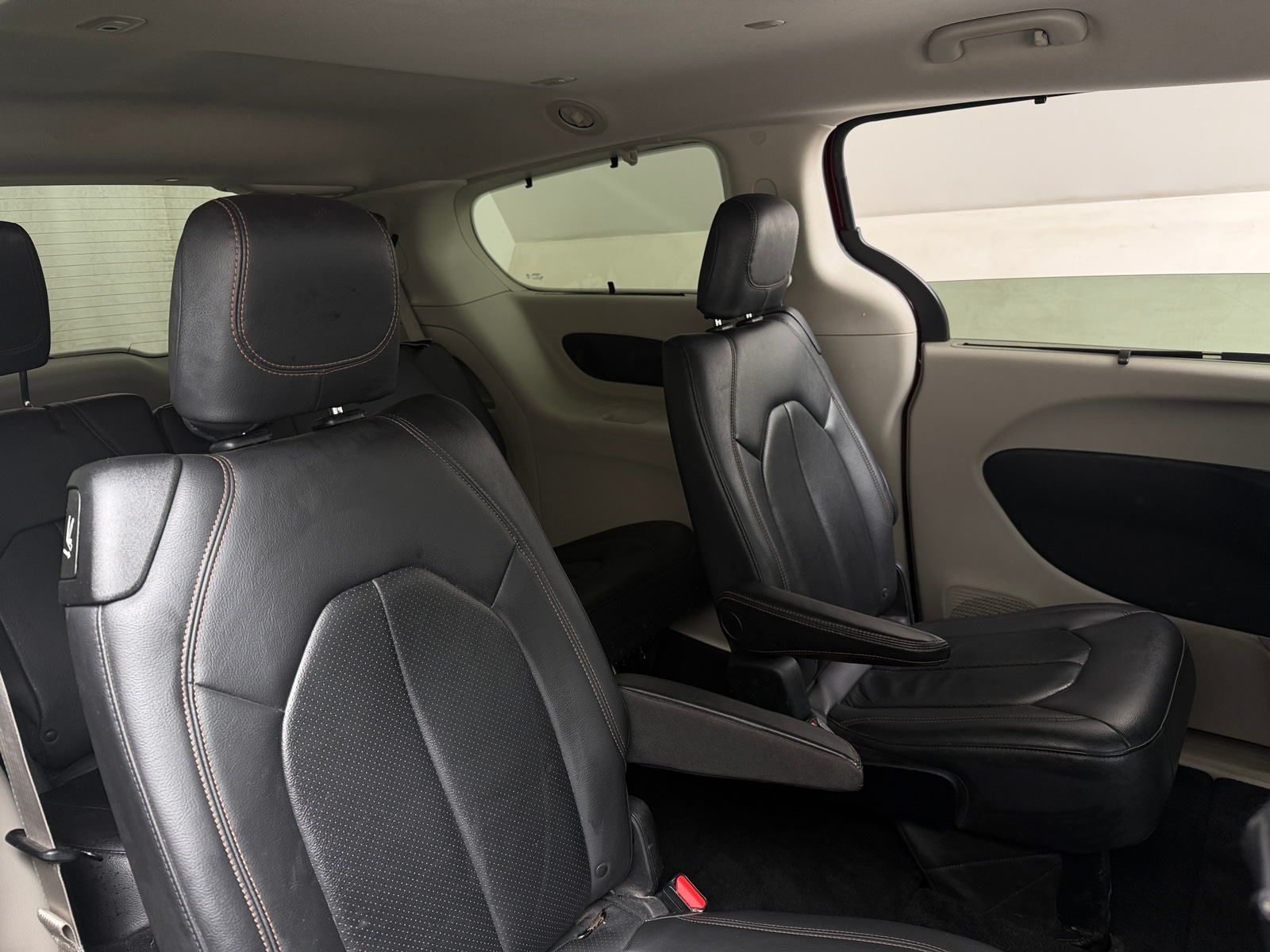 Thumbnail: 2018 Chrysler Pacifica - 5