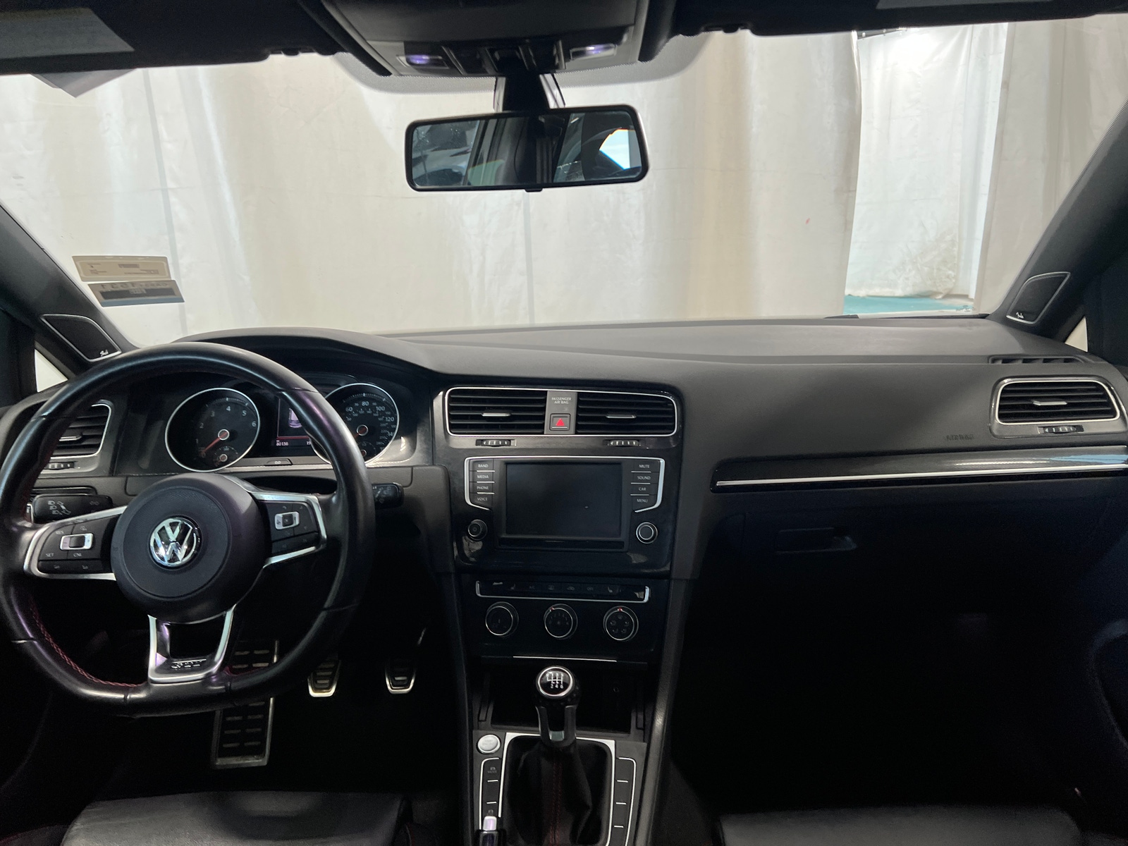 Thumbnail: 2017 Volkswagen Golf - 3