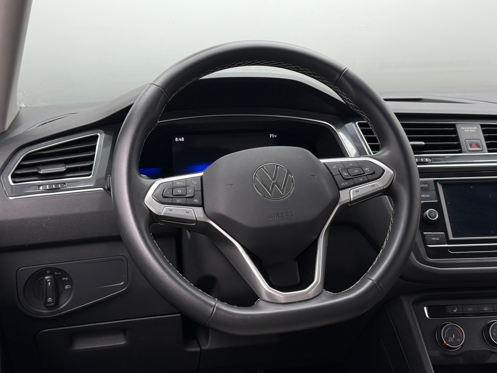 Thumbnail: 2023 Volkswagen Tiguan - 5