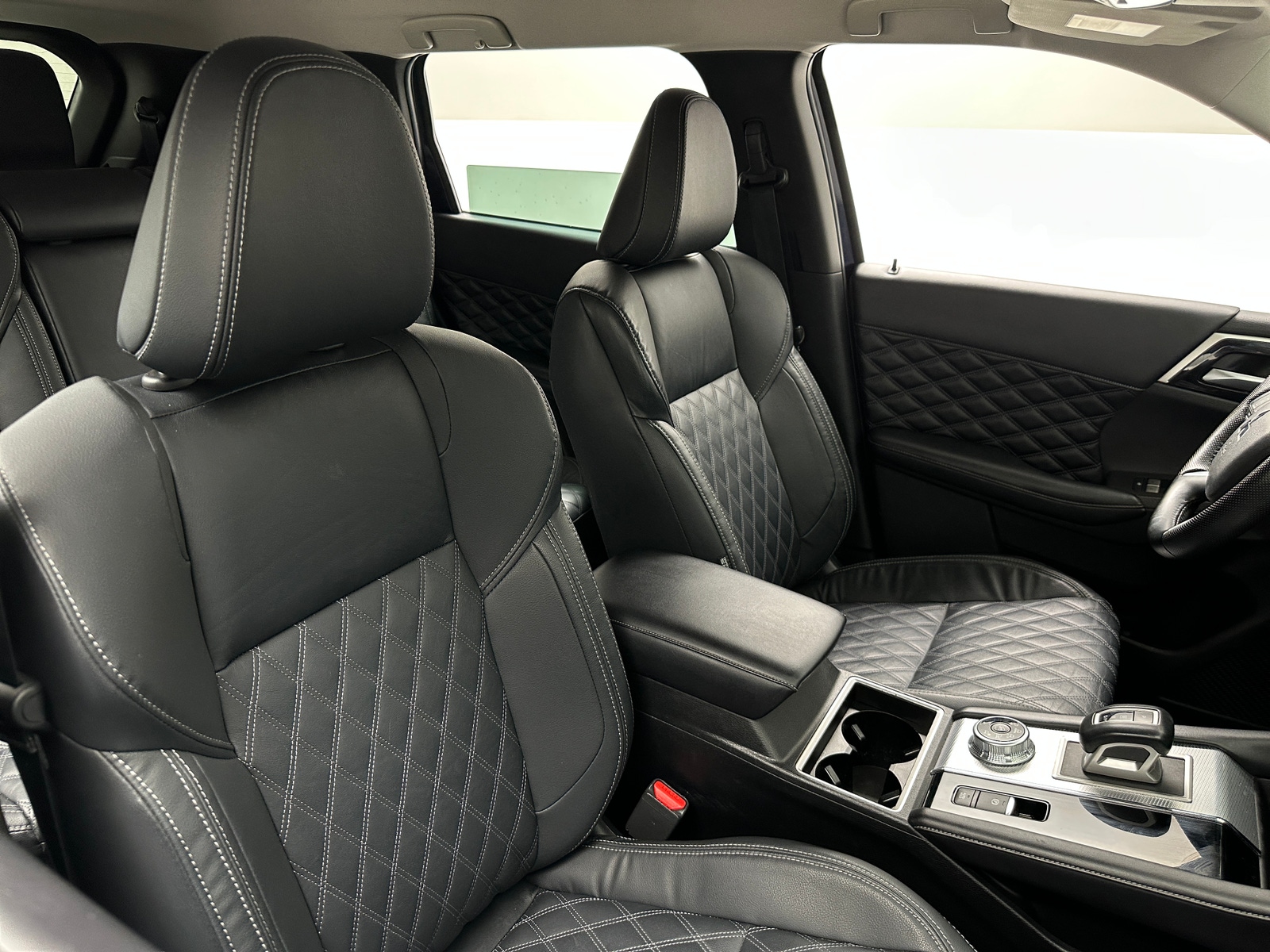 Thumbnail: 2022 Mitsubishi Outlander - 2