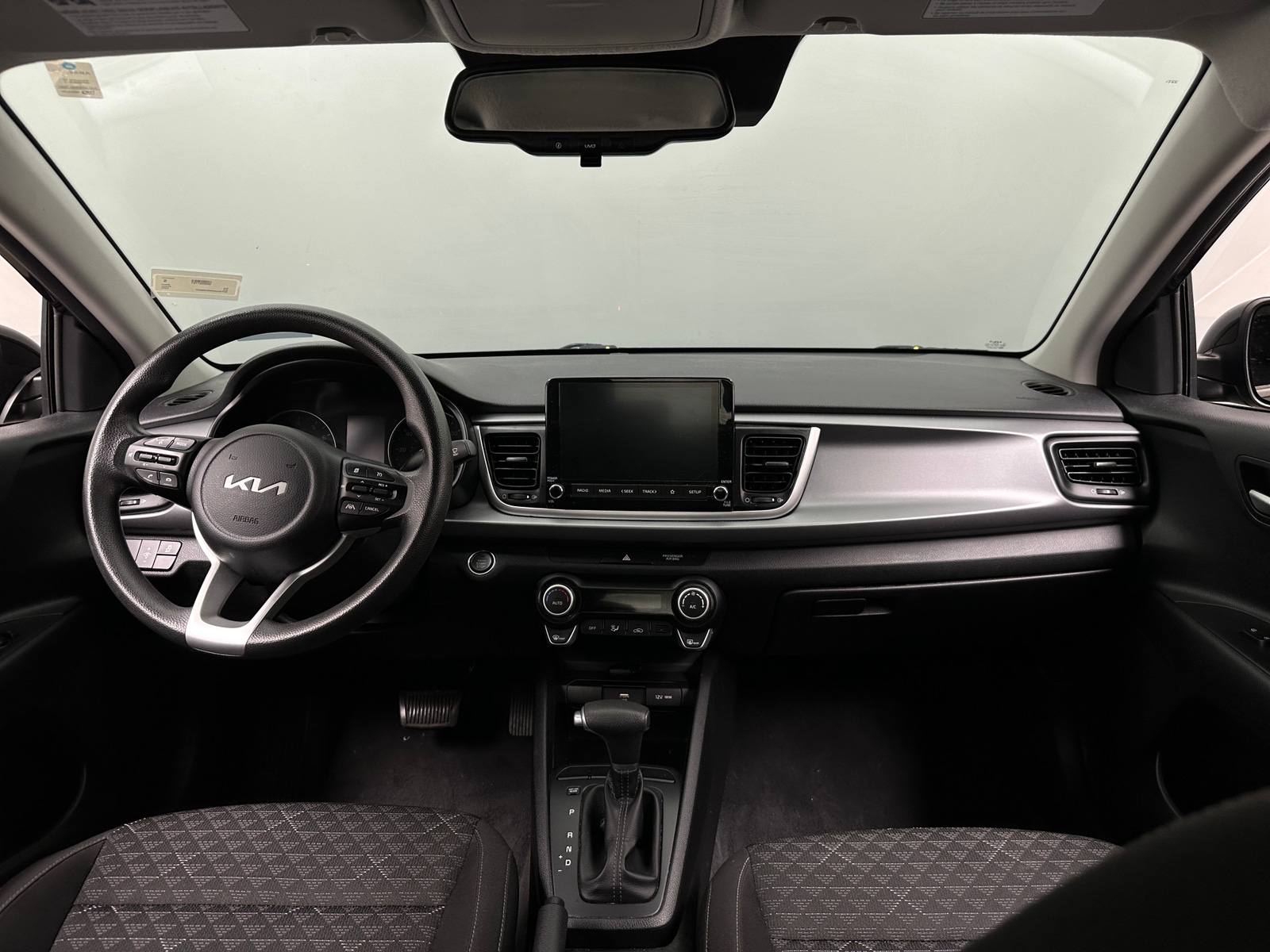 Thumbnail: 2022 Kia Rio - 3
