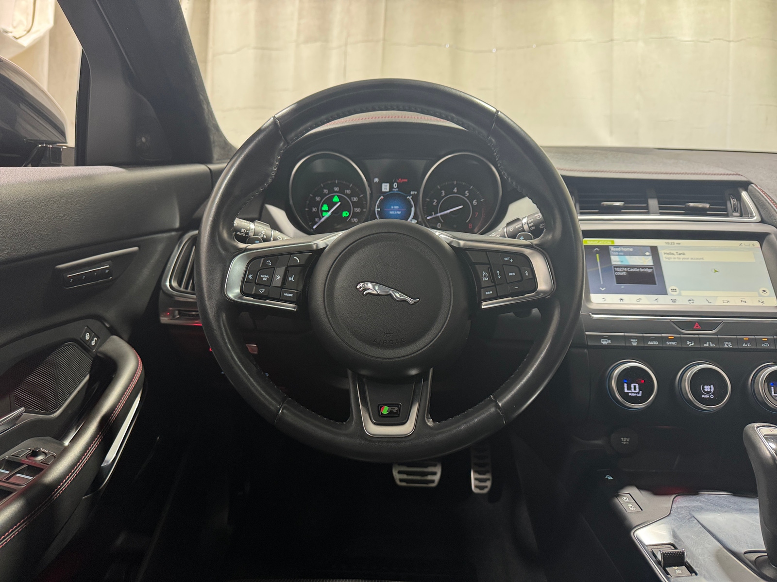 Thumbnail: 2018 Jaguar E-Pace - 4