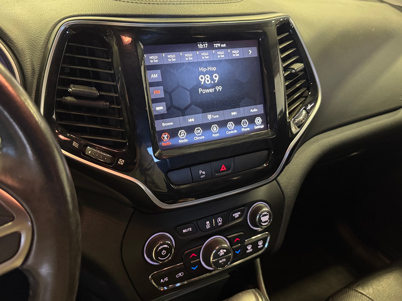 Thumbnail: 2020 Jeep Cherokee - 3