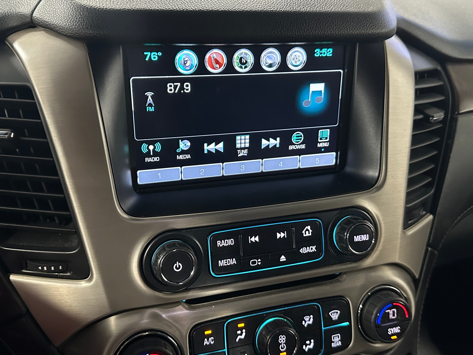 Thumbnail: 2020 GMC Yukon XL - 3