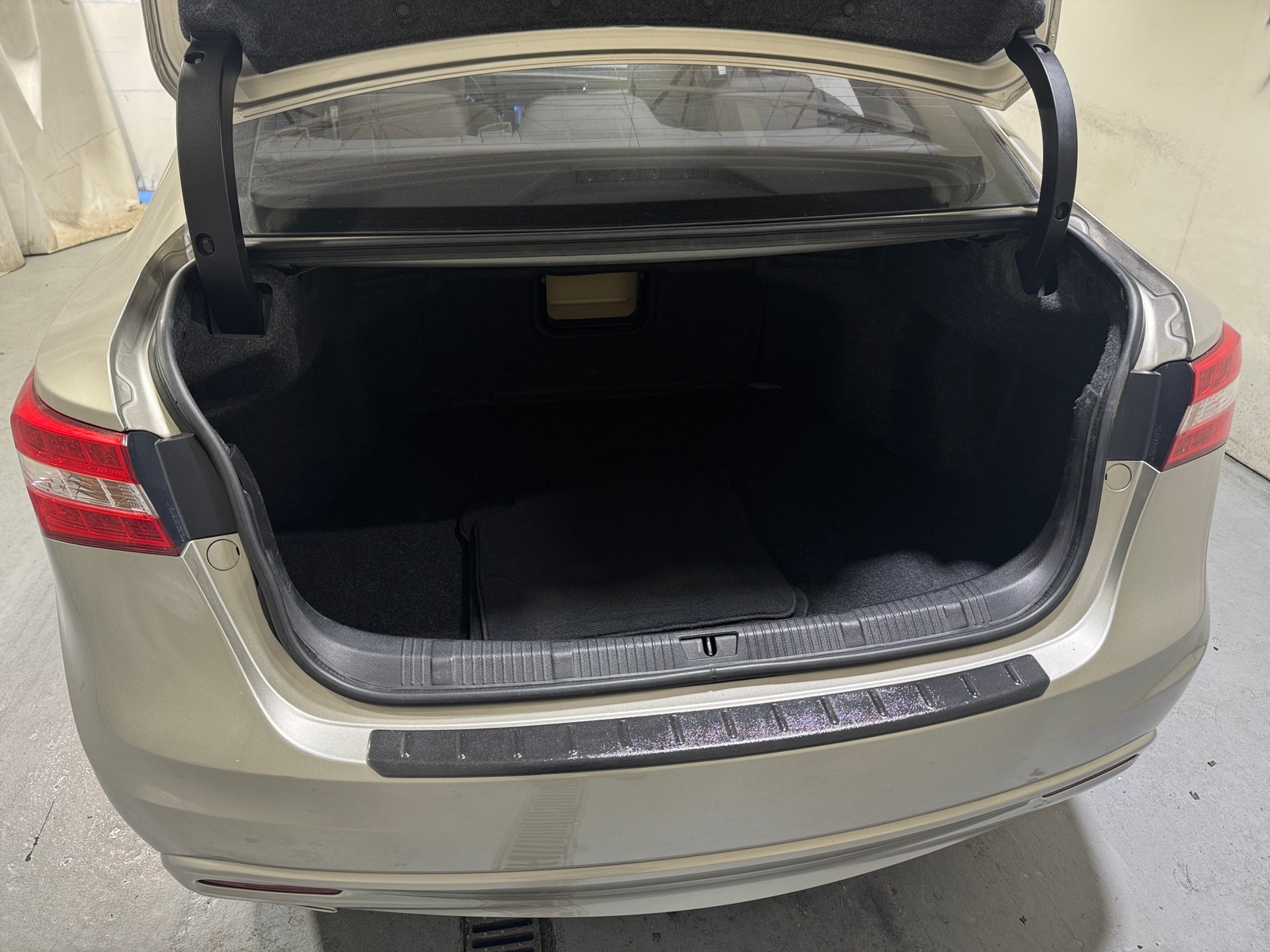 Thumbnail: 2013 Toyota Avalon - 6