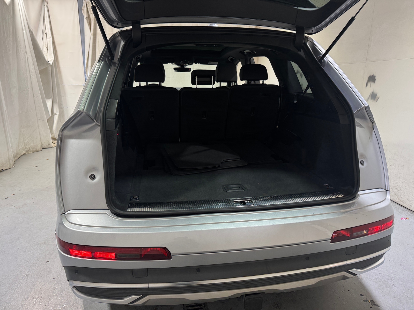 Thumbnail: 2021 Audi Q7 - 6