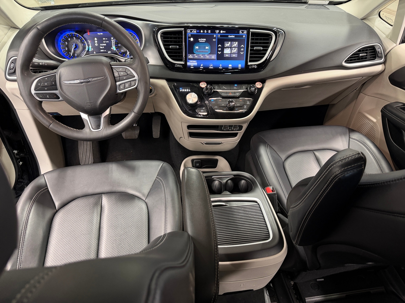 Thumbnail: 2024 Chrysler Pacifica - 2