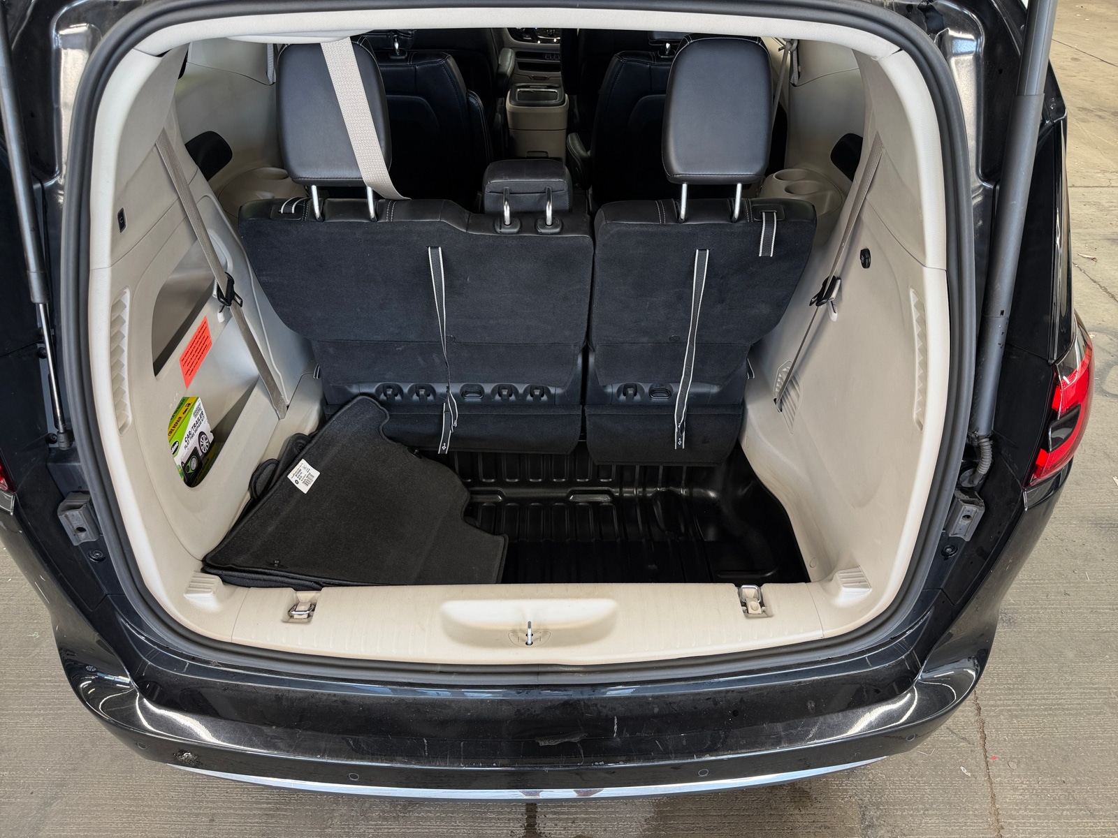 Thumbnail: 2024 Chrysler Pacifica - 6