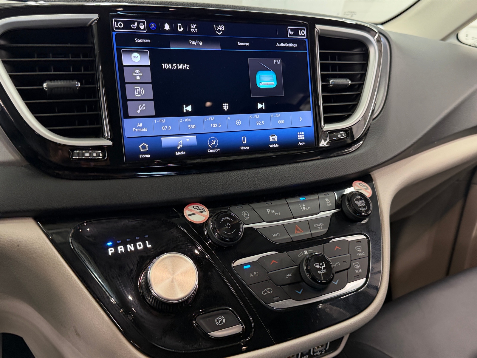Thumbnail: 2024 Chrysler Pacifica - 3