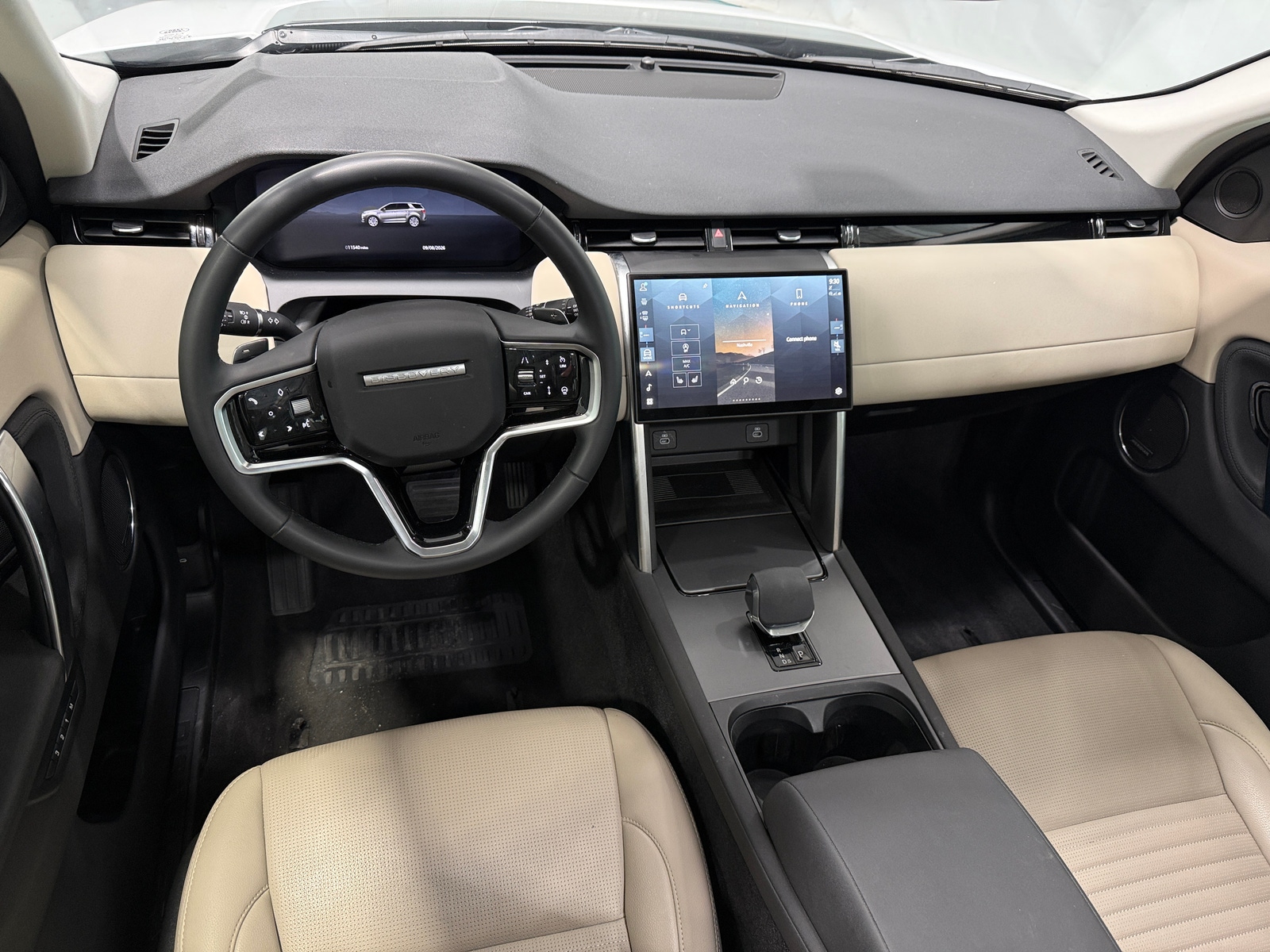 Thumbnail: 2025 Land Rover Discovery Sport - 2
