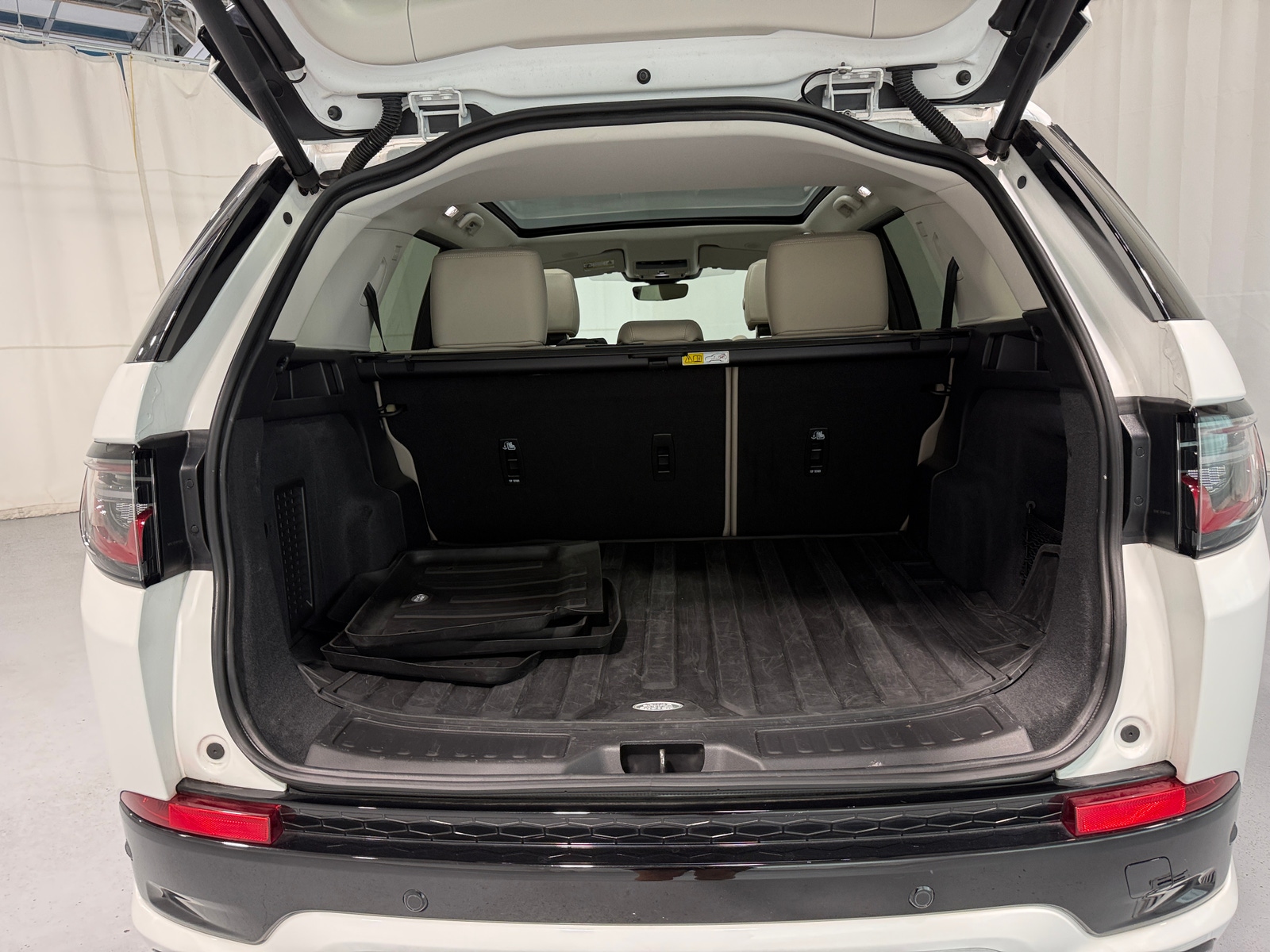 Thumbnail: 2025 Land Rover Discovery Sport - 6