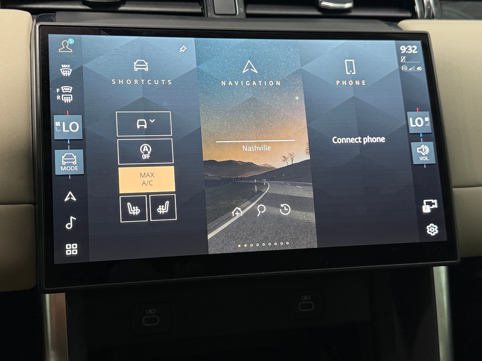 Thumbnail: 2025 Land Rover Discovery Sport - 3