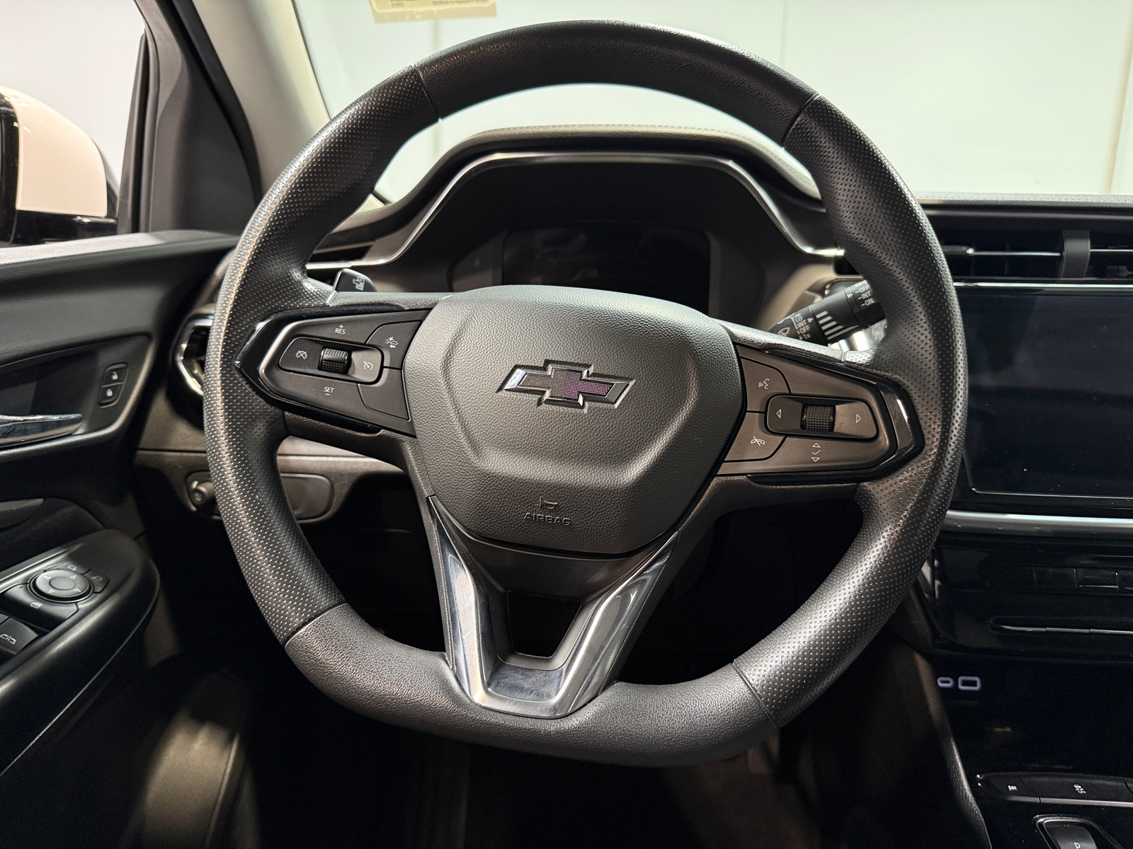 Thumbnail: 2023 Chevrolet Bolt EUV - 5