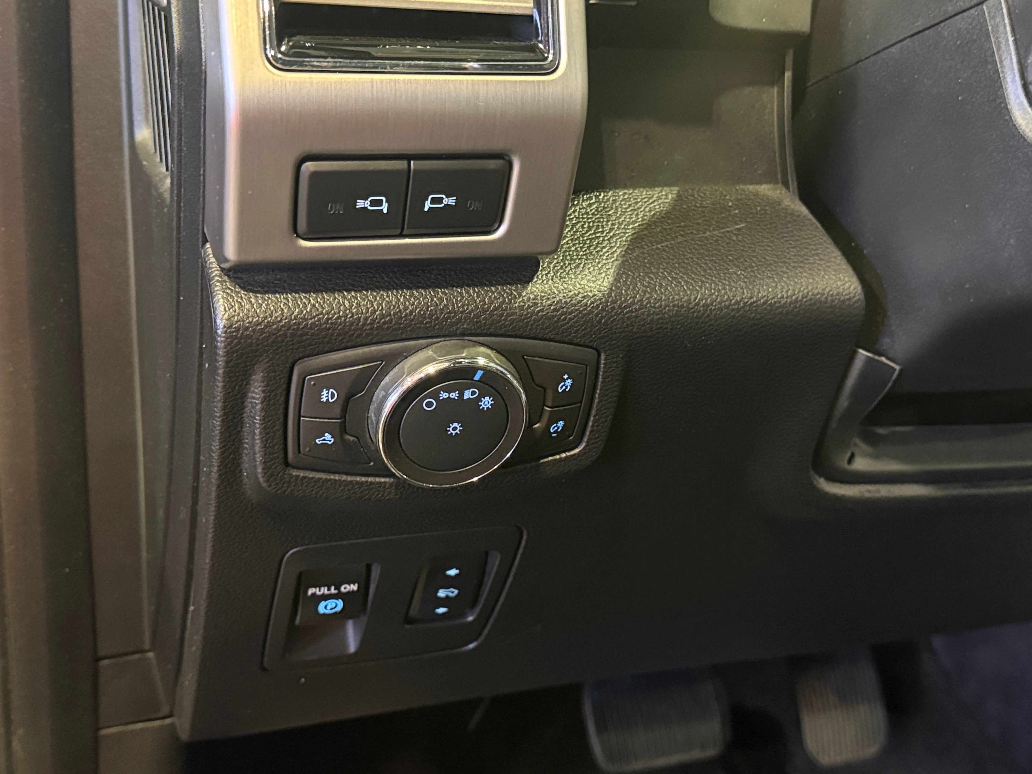 2018 Ford F-150 Platinum - Photo 10